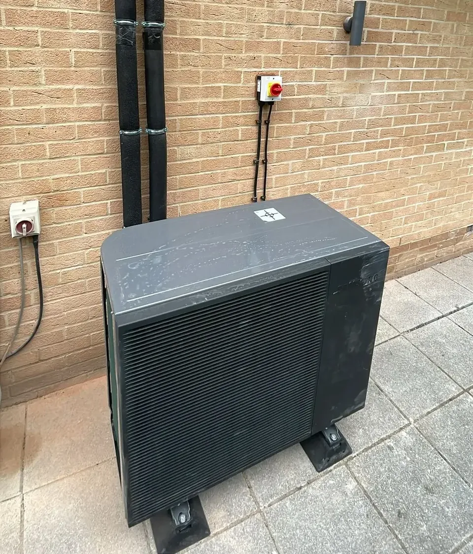 The Samsung unit on its feet, with the isolator on the wall above it.