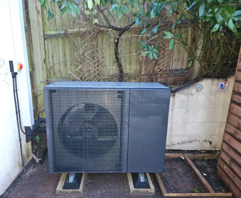 The Samsung Gen 7 on the existing base, with the isolator on the house wall.