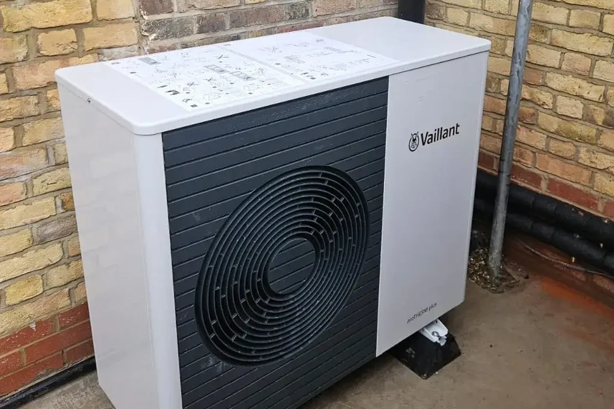 Vaillant aroTHERM plus 7 kW with a 300-litre cylinder installed in Brentford TW8
