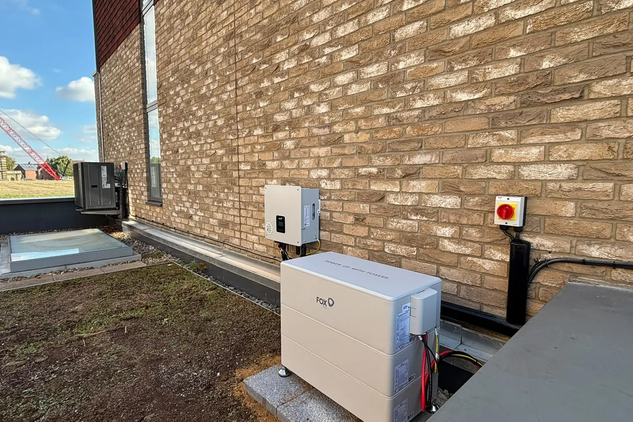 Fox ESS hybrid inverter and CQ7 battery in Cricklewood NW2