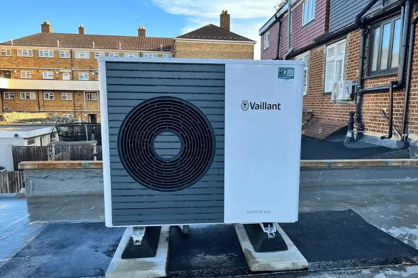 Vaillant aroTHERM plus 7 kW air source heat pump installed in Islington N1