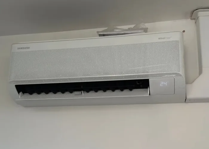 A wall-mounted indoor air conditioning unit
